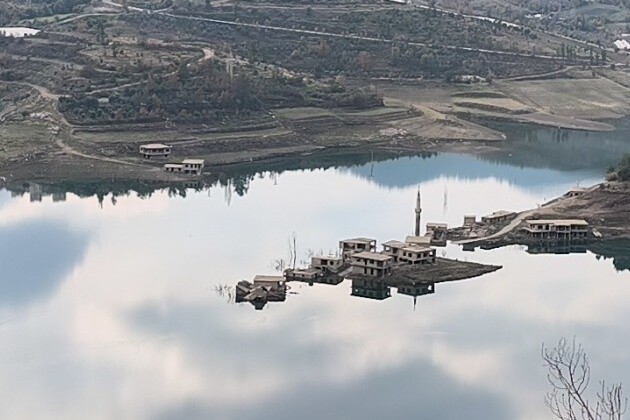 Anamur’da sular altında kalan köyden geriye bir minare kaldı