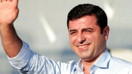 SELAHATTİN DEMİRTAŞ’A “CUMHURBAŞKANINA HAKARET” SUÇUNDAN HAPİS CEZASI