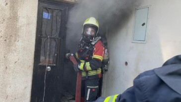 Erdemli’de ev yangını büyümeden söndürüldü