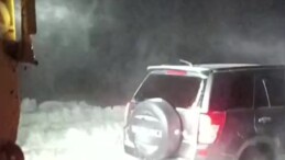 Mersin’de araçlarıyla karlı yolda mahsur kalan çift kurtarıldı