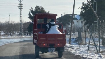 Kardan adam motosiklet kasasında yola çıktı