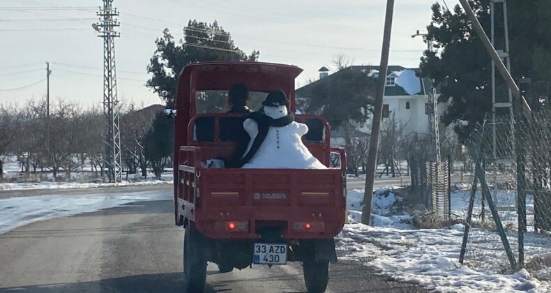Kardan adam motosiklet kasasında yola çıktı