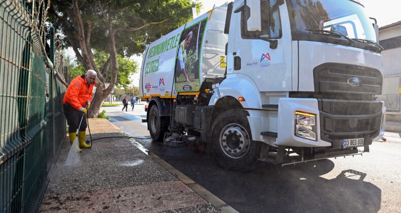 Mersin Büyükşehir Belediyesi, temizlik filosuna 22 yol süpürme aracı ekledi