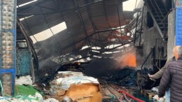 Mersin’deki plastik ham madde deposunda çıkan yangın kontrol altına alındı