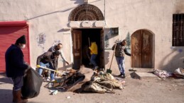 Tarsus’ta kötü koku şikayeti üzerine adrese giden ekipler, evden 28 kamyon atık çıkardı