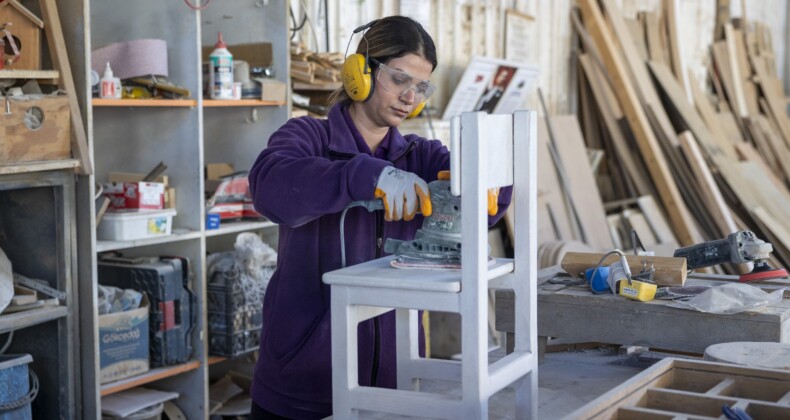 Mersin’de geri dönüşüm atölyesinde atıklar yeniden üretime kazandırılıyor