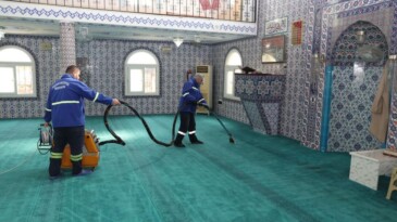 Akdeniz’de İbadethaneler periyodik olarak temizleniyor