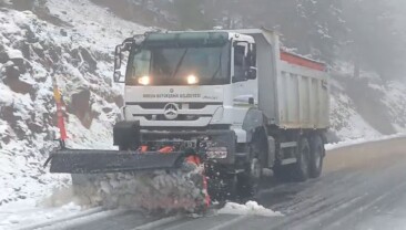 Mersin’in yüksek kesimlerinde karla mücadele sürüyor