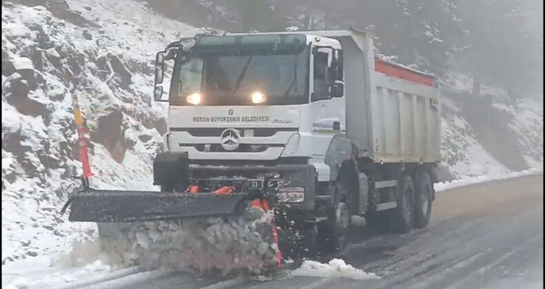 Mersin’in yüksek kesimlerinde karla mücadele sürüyor