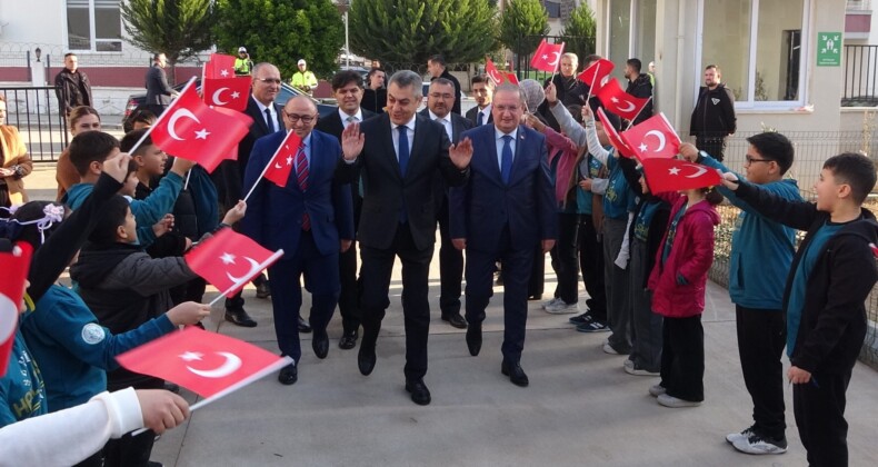 Karne gününde duygulandıran tören: Şehitlerin ismi verilen okullar açıldı