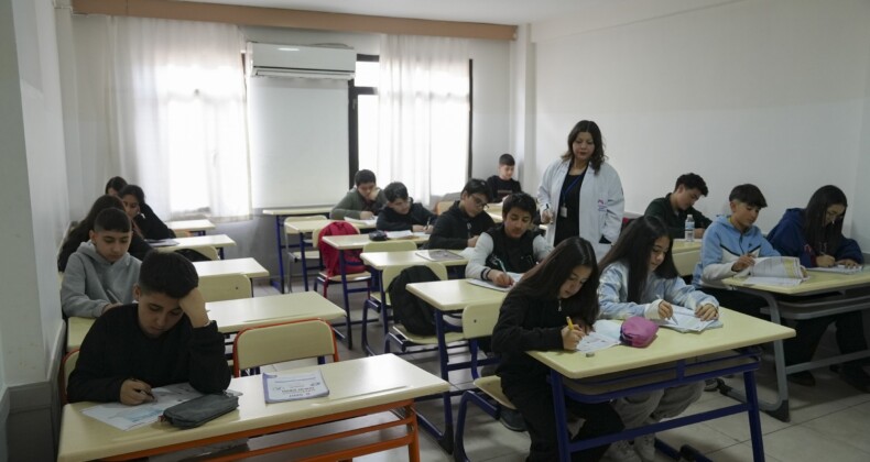 Mersin’de öğrencilere ücretsiz eğitim desteği