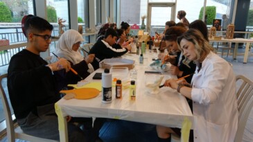 Mersin’de hastalar ve sağlık çalışanları sanatta buluştu