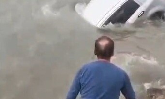 Aracıyla denize düşen sürücüyü Sahil Güvenlik kurtardı