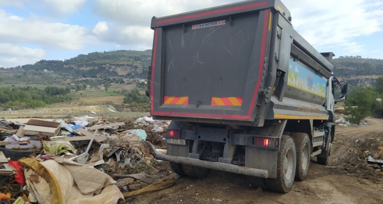 Ormanlık alana atık döken Mersin Yenişehir Belediyesine 4,6 milyon liralık ceza