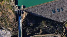 Kıbrıs’a içme suyu sağlayan baraj doldu, insan silueti ortaya çıktı