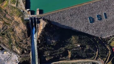 Kıbrıs’a içme suyu sağlayan baraj doldu, insan silueti ortaya çıktı