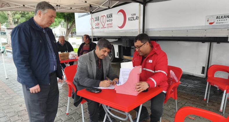 Mersin’de din görevlilerinden Ramazan öncesi kan bağışı