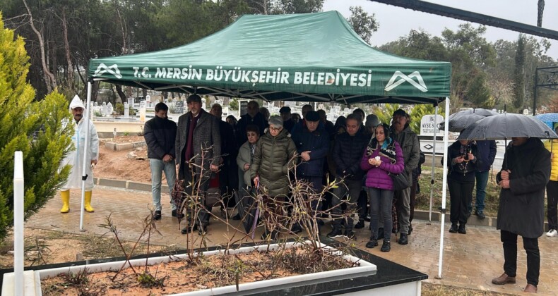 Mersin’de hayatını kaybeden keman sanatçısı Laçin Akyol, mezarı başında anıldı