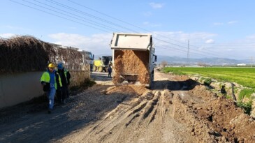 Mersin’de yağıştan etkilenen bölgelerde onarım çalışması sürüyor