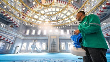 Mersin’in 13 ilçesinde ibadethaneler Ramazan’a hazırlanıyor