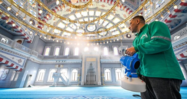 Mersin’in 13 ilçesinde ibadethaneler Ramazan’a hazırlanıyor