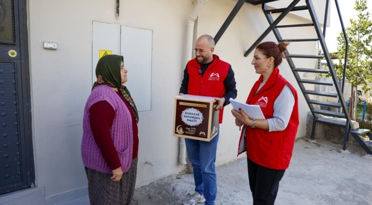 Mersin’de 13 ilçede 120 bin Ramazan kolisi dağıtılıyor