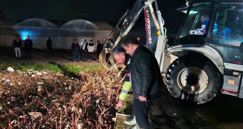 Akdeniz’de sağanak mesaisi gece boyu sürdü