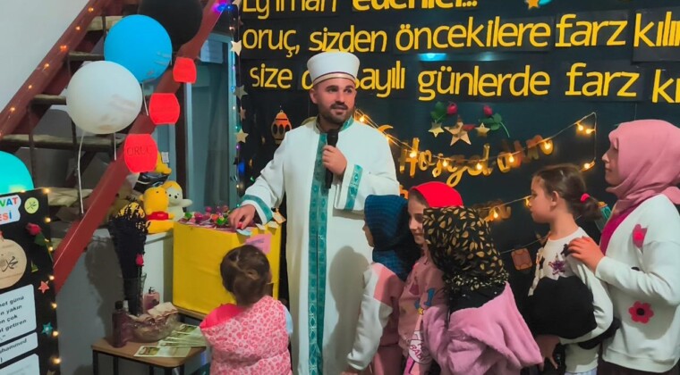 Anamur’da teravih namazı çocuklar için bayrama döndü