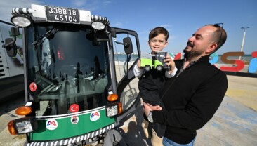 Minik Ayaz’ın süpürge kamyonu hayali gerçek oldu