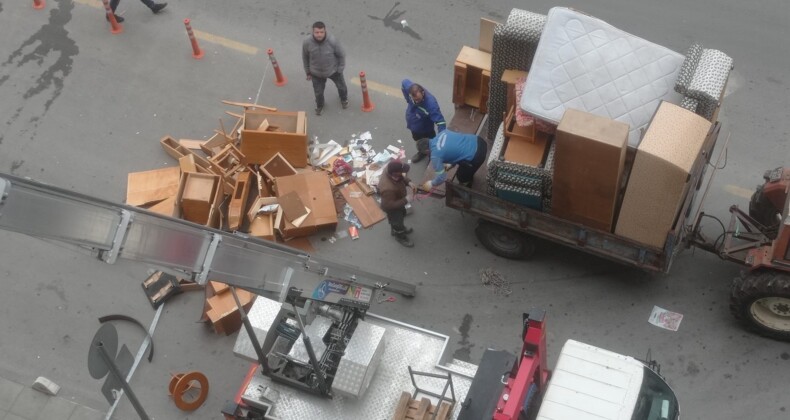Mersin’de halk sağlığını tehdit eden çöp ev temizlendi
