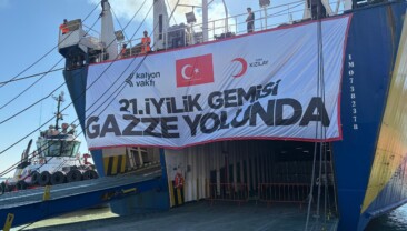 Türk Kızılay’ın ‘İyilik Gemisi’ Ramazan’ın ilk gününde Gazze’ye uğurlandı