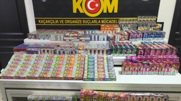 Kömür yüklü tırın dorsesinden binlerce kaçak ürün çıktı