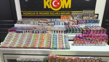 Kömür yüklü tırın dorsesinden binlerce kaçak ürün çıktı