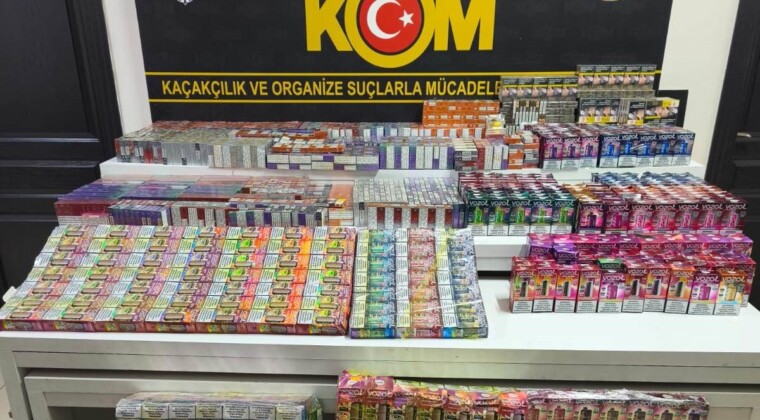 Kömür yüklü tırın dorsesinden binlerce kaçak ürün çıktı