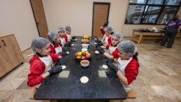 Çocuk kampüsünde çocuklar hem eğleniyor, hem de öğreniyor