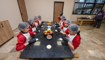 Çocuk kampüsünde çocuklar hem eğleniyor, hem de öğreniyor