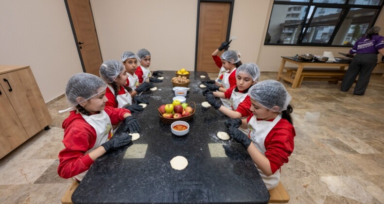 Çocuk kampüsünde çocuklar hem eğleniyor, hem de öğreniyor