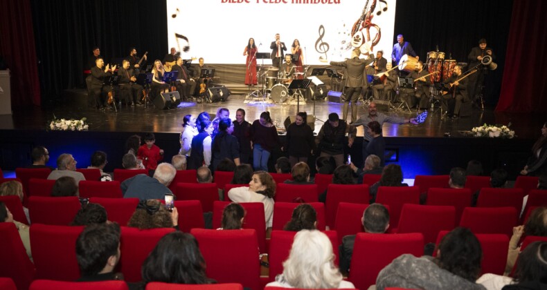Mersin’de ‘Dilde Telde Anadolu’ konseriyle türkü rüzgârı esti