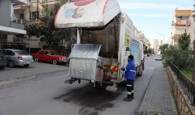 Akdeniz Belediyesinden konteynerlere kapsamlı temizlik çalışması