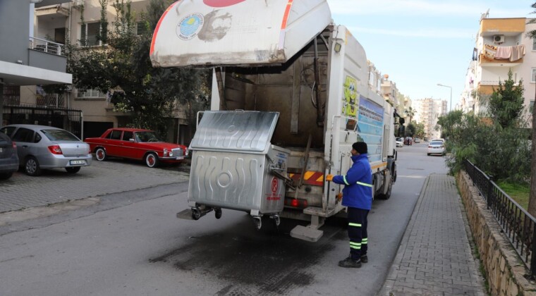 Akdeniz Belediyesinden konteynerlere kapsamlı temizlik çalışması