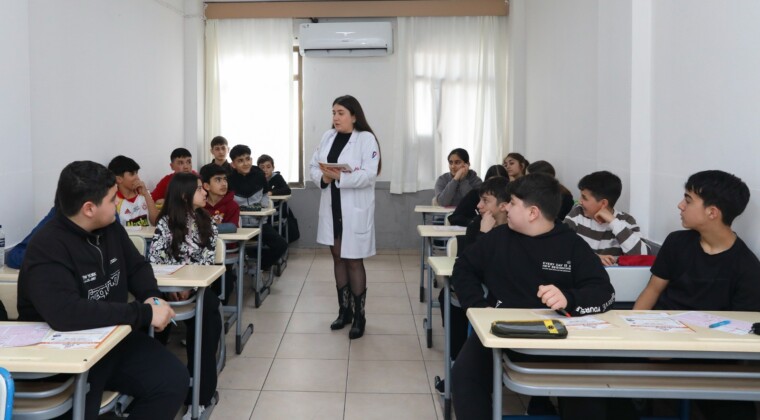 Mersin’de öğrencilere ücretsiz kurs ve 76 deneme desteği