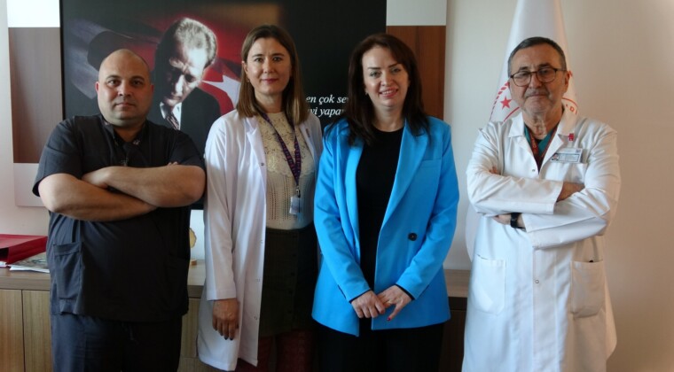 Pandemide ölümle burun buruna gelen anne doktorlarıyla buluştu