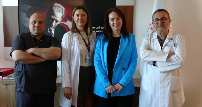 Pandemide ölümle burun buruna gelen anne doktorlarıyla buluştu