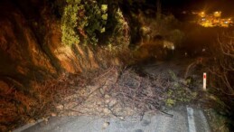 Mut’ta aşırı yağış nedeniyle kapanan yol ulaşıma açıldı