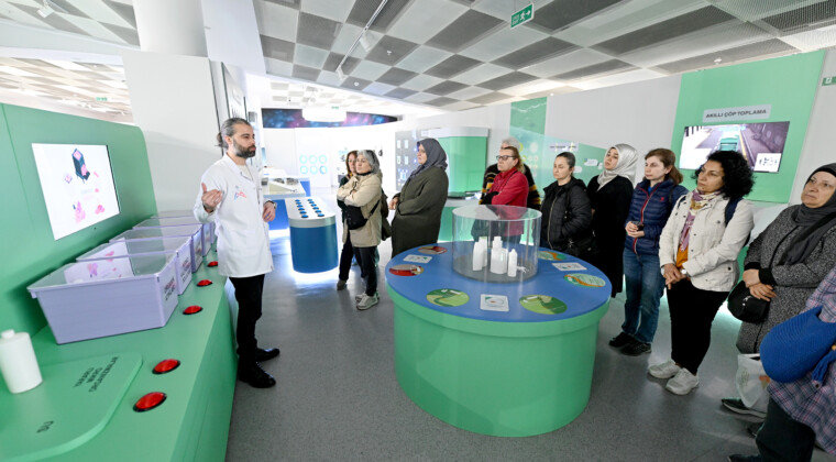 MERSİN BÜYÜKŞEHİR VE MERSİNDEN KADIN KOOPERATİFİ TEKSTİL ATIKLARINI YENİDEN DÖNÜŞTÜRÜYOR