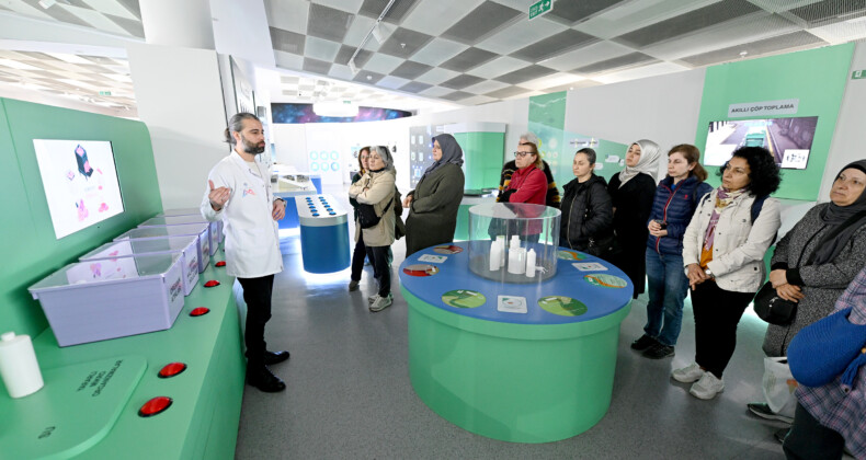 MERSİN BÜYÜKŞEHİR VE MERSİNDEN KADIN KOOPERATİFİ TEKSTİL ATIKLARINI YENİDEN DÖNÜŞTÜRÜYOR