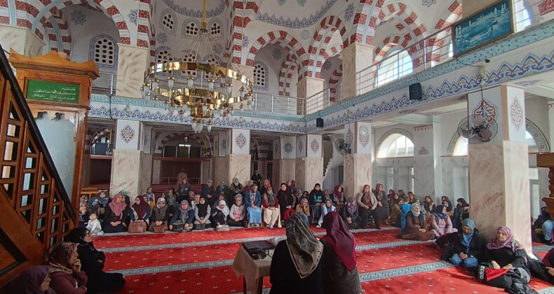 ANAMUR’DA HANIMLARA ÖZEL KADİR GECESİ PROGRAMI DÜZENLENDİ