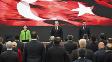 MERSİN BÜYÜKŞEHİR BELEDİYE MECLİSİ’NİN MART AYI 1. BİRLEŞİMİ BAŞKAN SEÇER BAŞKANLIĞINDA GERÇEKLEŞTİRİLDİ SEÇER: “YETKİ BÜYÜKŞEHİR’DE OLSA EVSEL KATI ATIK BEDELİNİN 1 TL’SİNİ DAHİ TAHSİL ETMEYİZ” “EVSEL KATI ATIK BEDELLERİNDE İLÇE BELEDİYELERİNİN MECLİSLERİNDE KARAR ALMASINI İSTİYORUZ”