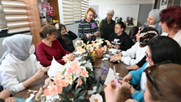 MERSİN BÜYÜKŞEHİR’İN MERCEK KURSLARINDA KADINLAR ÜRETTİKÇE KAZANIYOR