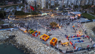 BAŞKAN SEÇER VE MERAL SEÇER, MERSİNLİLERLE İFTAR SOFRASINDA BULUŞTU